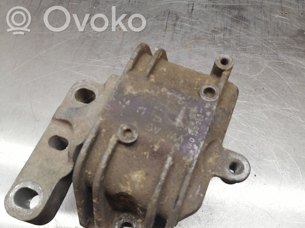 Volkswagen PASSAT B6 Engine mount bracket 