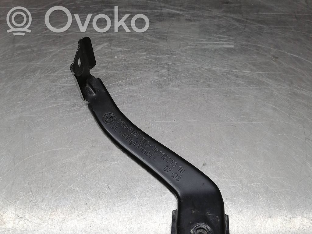 BMW 5 E60 E61 Laikiklis sparno 