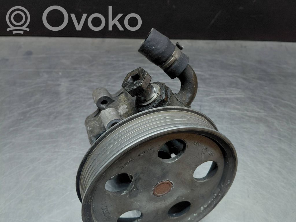 Audi A4 S4 B7 8E 8H Ohjaustehostimen pumppu 