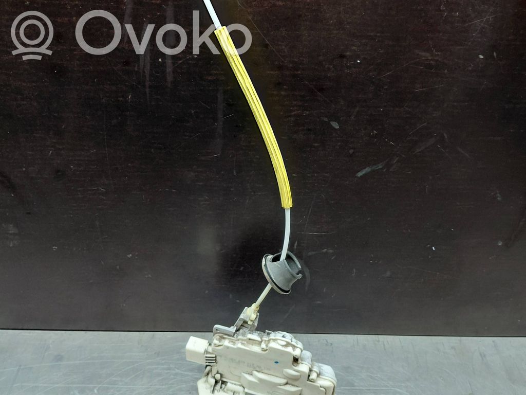 Audi A4 S4 B7 8E 8H Zamek drzwi tylnych 