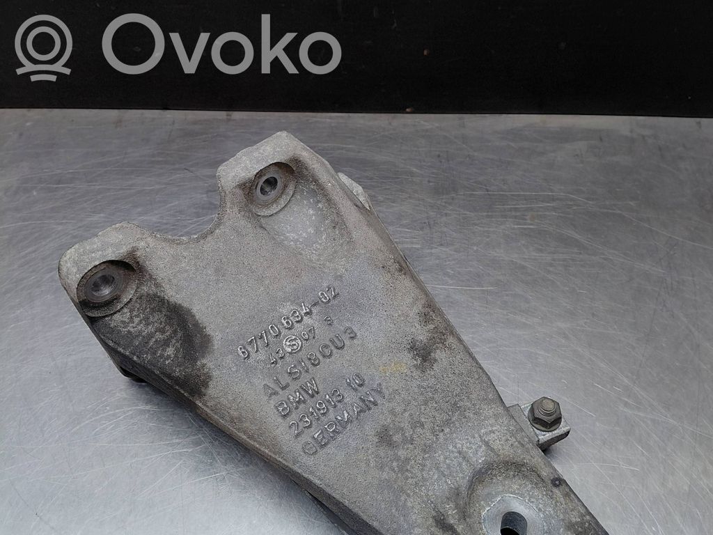 BMW 5 E60 E61 Engine mounting bracket 