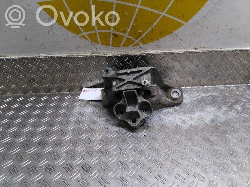 Ford Focus Engine mount bracket 