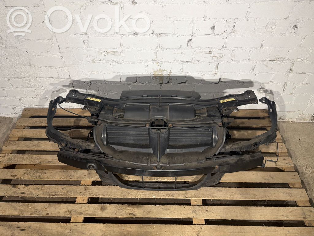 BMW 3 E90 E91 Etupuskurin kannake 
