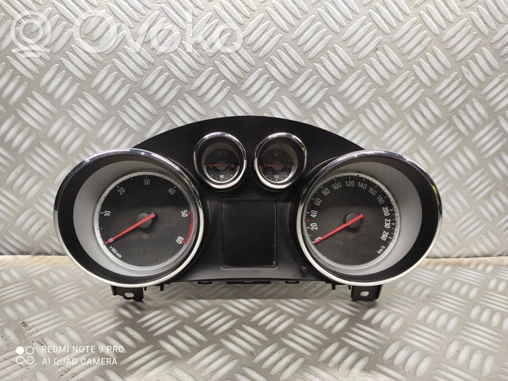 Opel Astra J Speedometer (instrument cluster) 