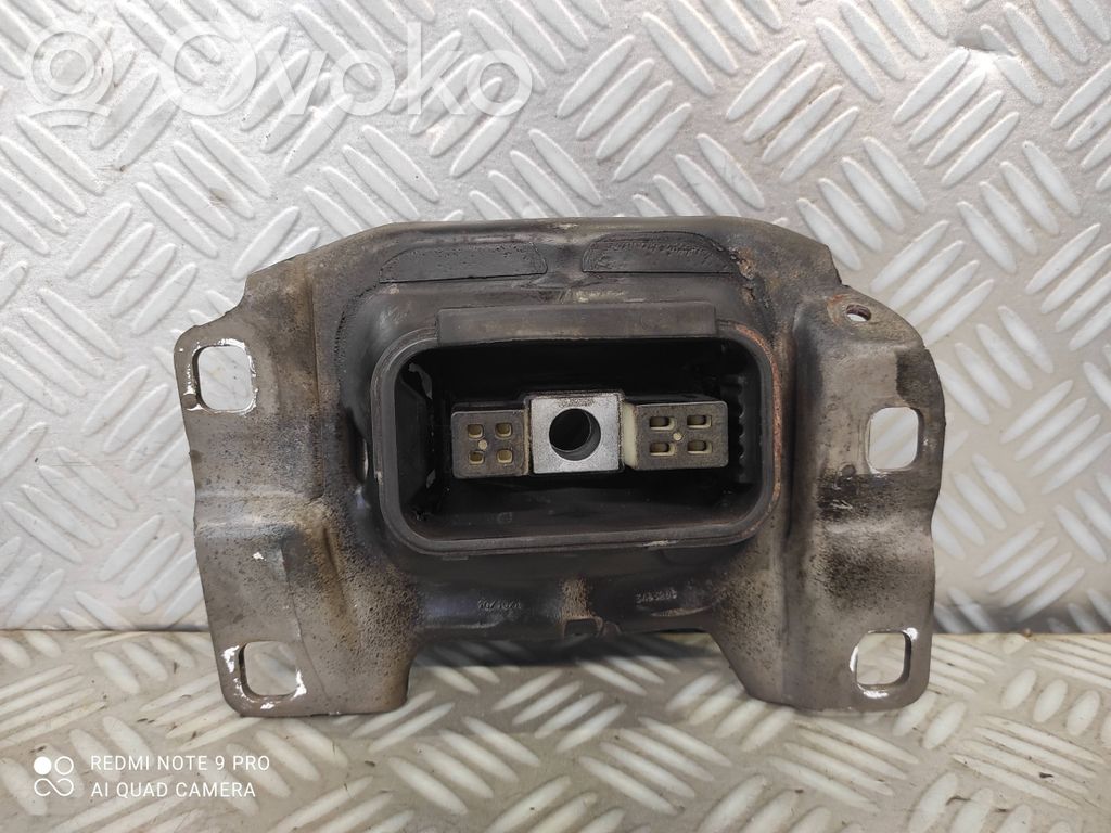 Ford Focus Engine mount bracket 