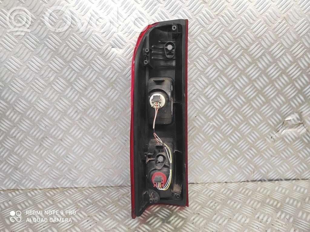 Renault Trafic III (X82) Aizmugurējais lukturis virsbūvē 