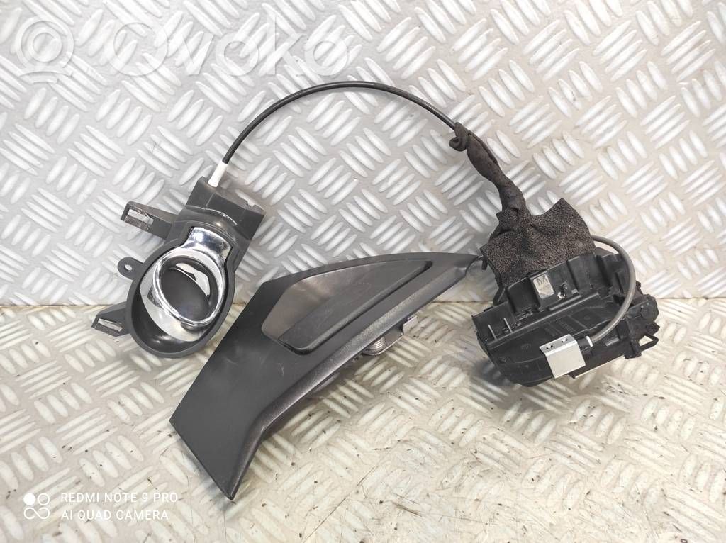 Nissan Juke I F15 Rear door lock 