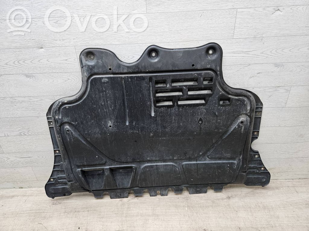 Volkswagen PASSAT B8 Engine splash shield/under tray 