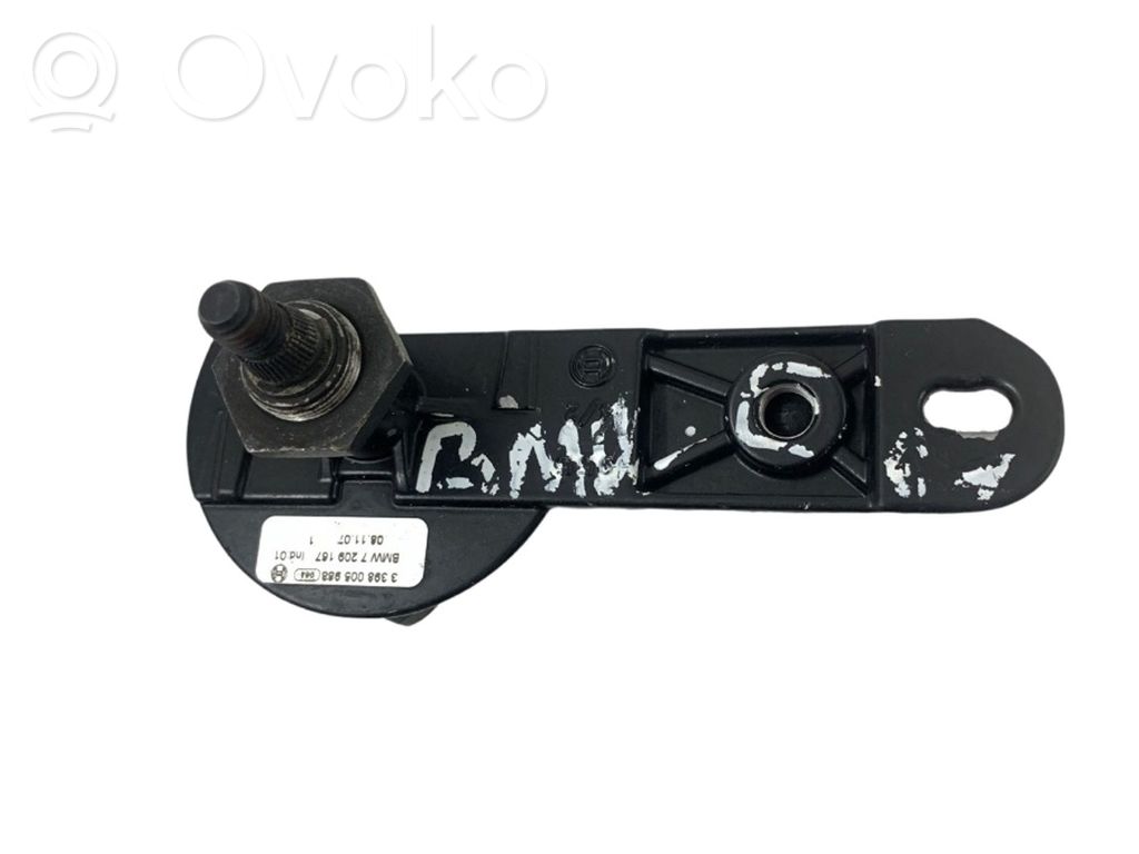 BMW 5 E60 E61 Aizmugurējā stikla tīrītāja mehānisms 