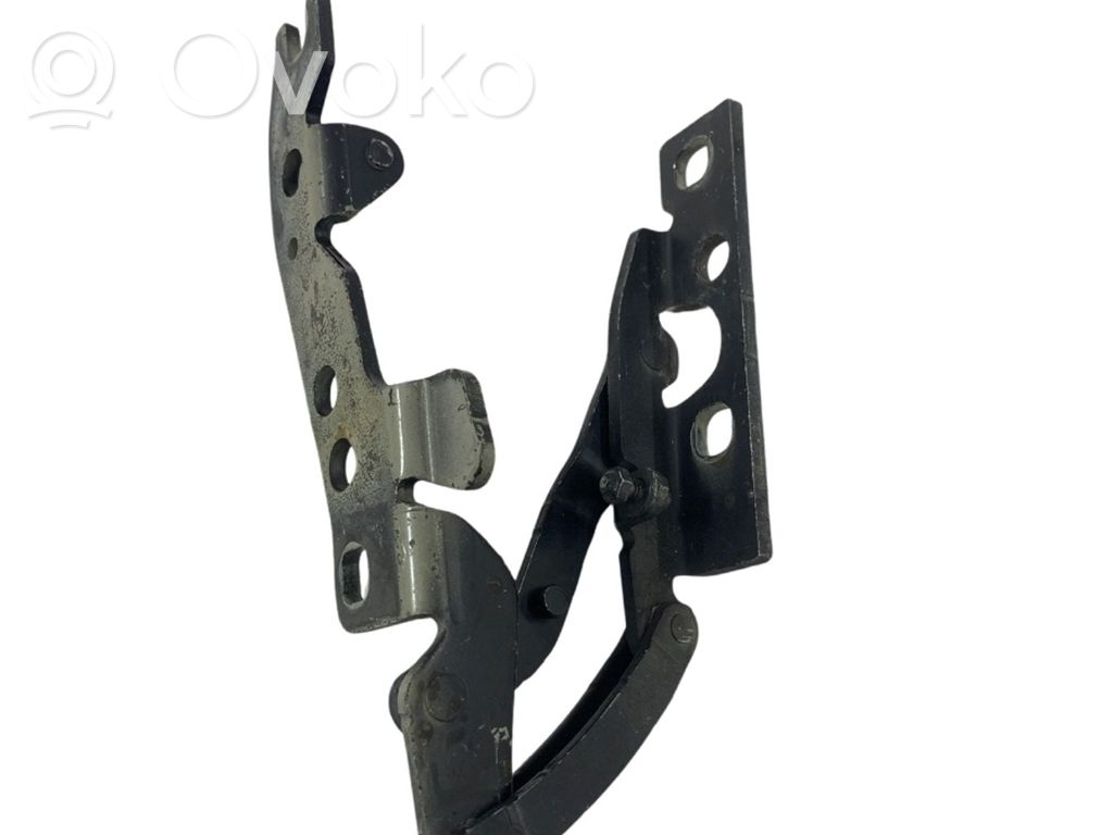 Engine bonnet/hood hinges   8402174