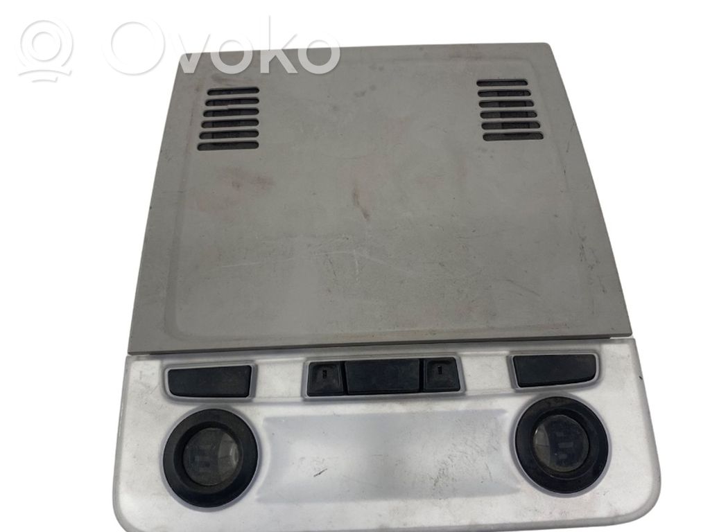 Etuistuimen valo   697629102