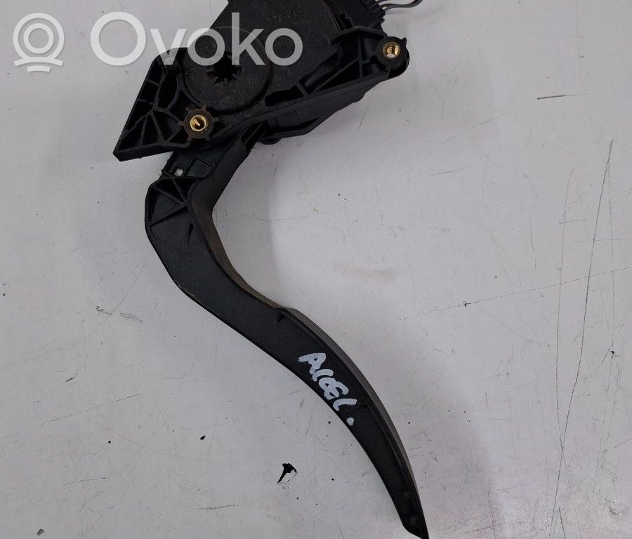 Akceleratoriaus pedalas   180029347R