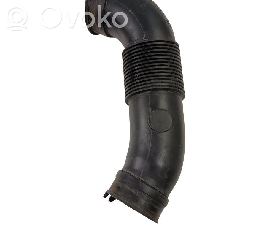 Opel Corsa D Turboahtimen ilmanoton letku 