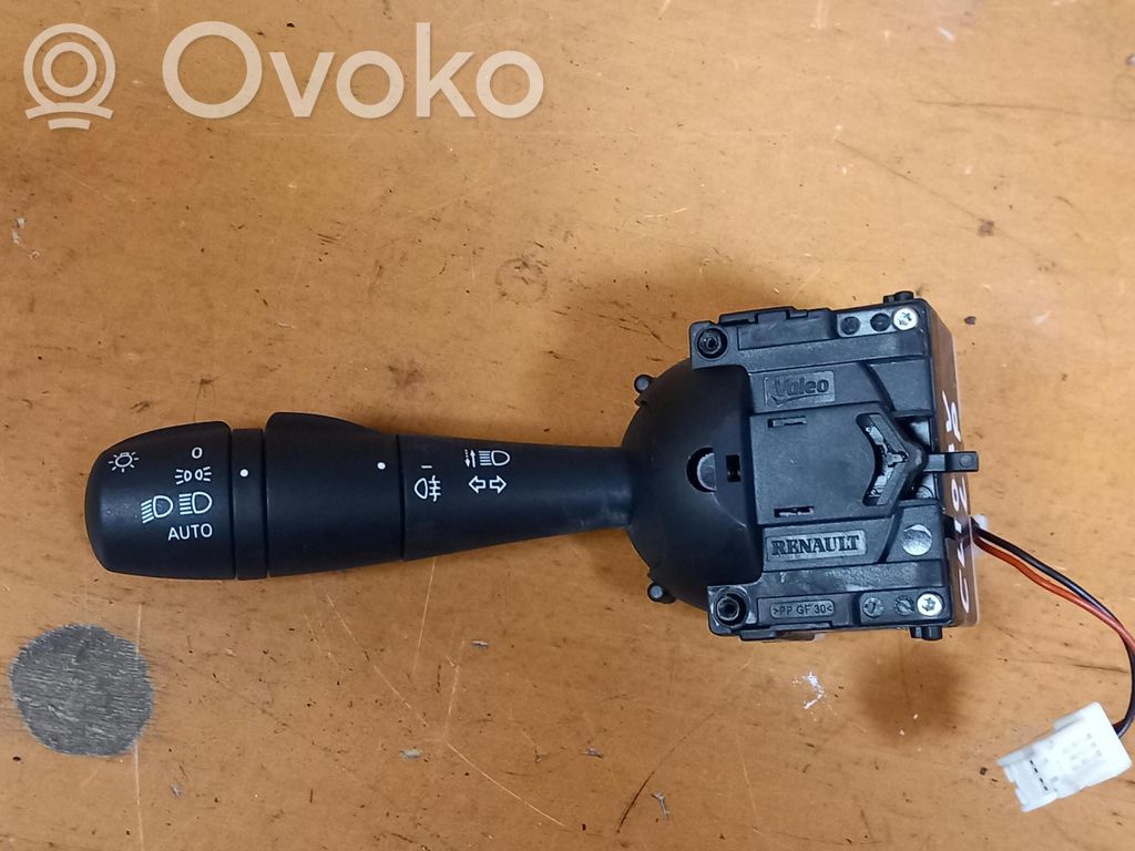 Renault Clio IV Light switch 