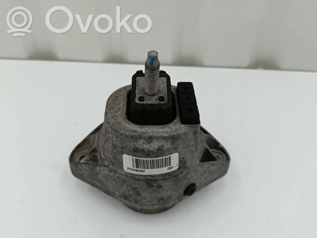 Engine mount bracket   P23340392
