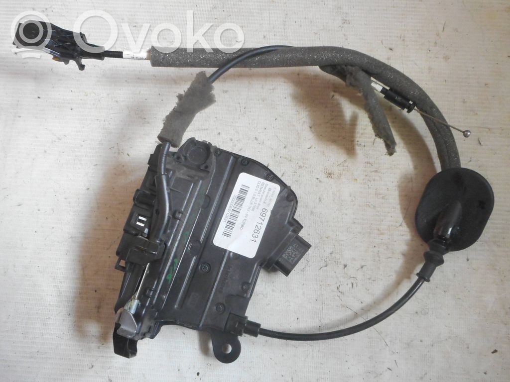 Renault Clio V Front door lock 