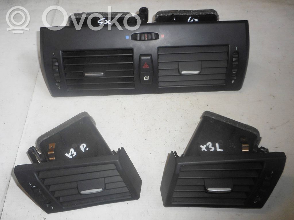 BMW X3 E83 Griglia di ventilazione centrale cruscotto 