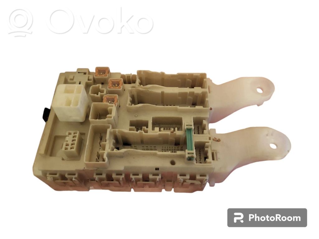 Toyota Auris 150 Ramka / Moduł bezpieczników 