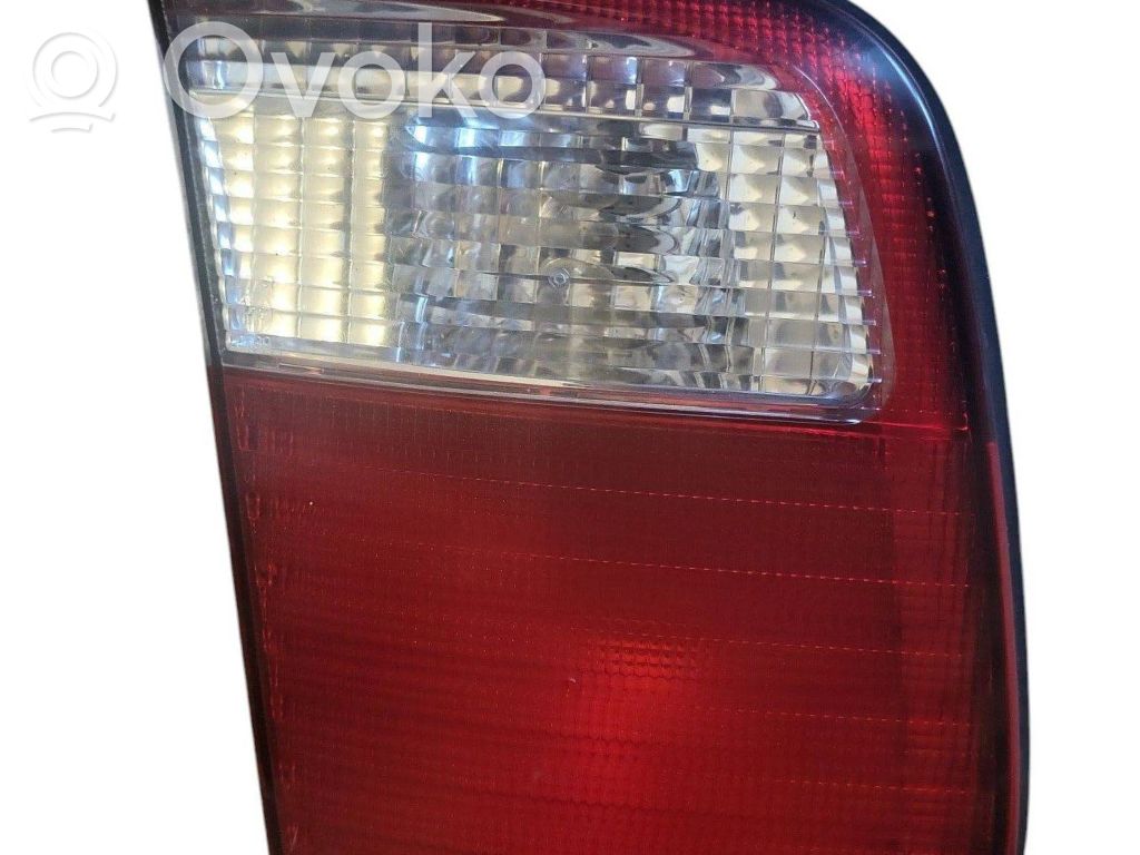 Subaru Forester SF Lampă spate în capacul portbagajului 