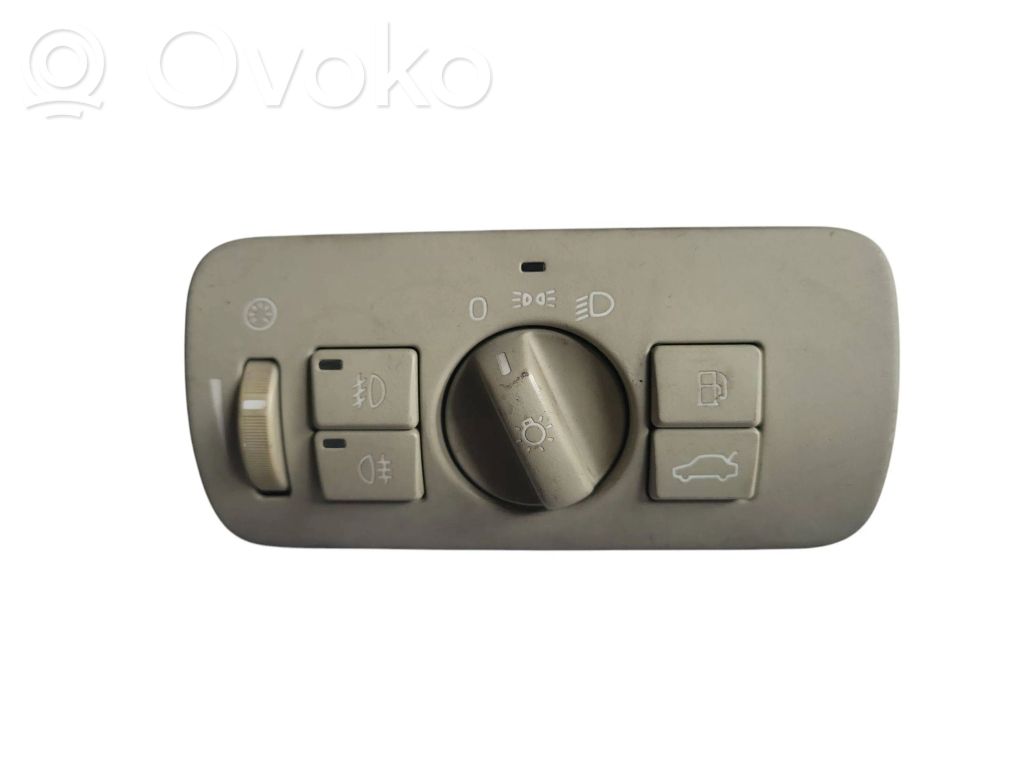 Light switch   30739422,04067323