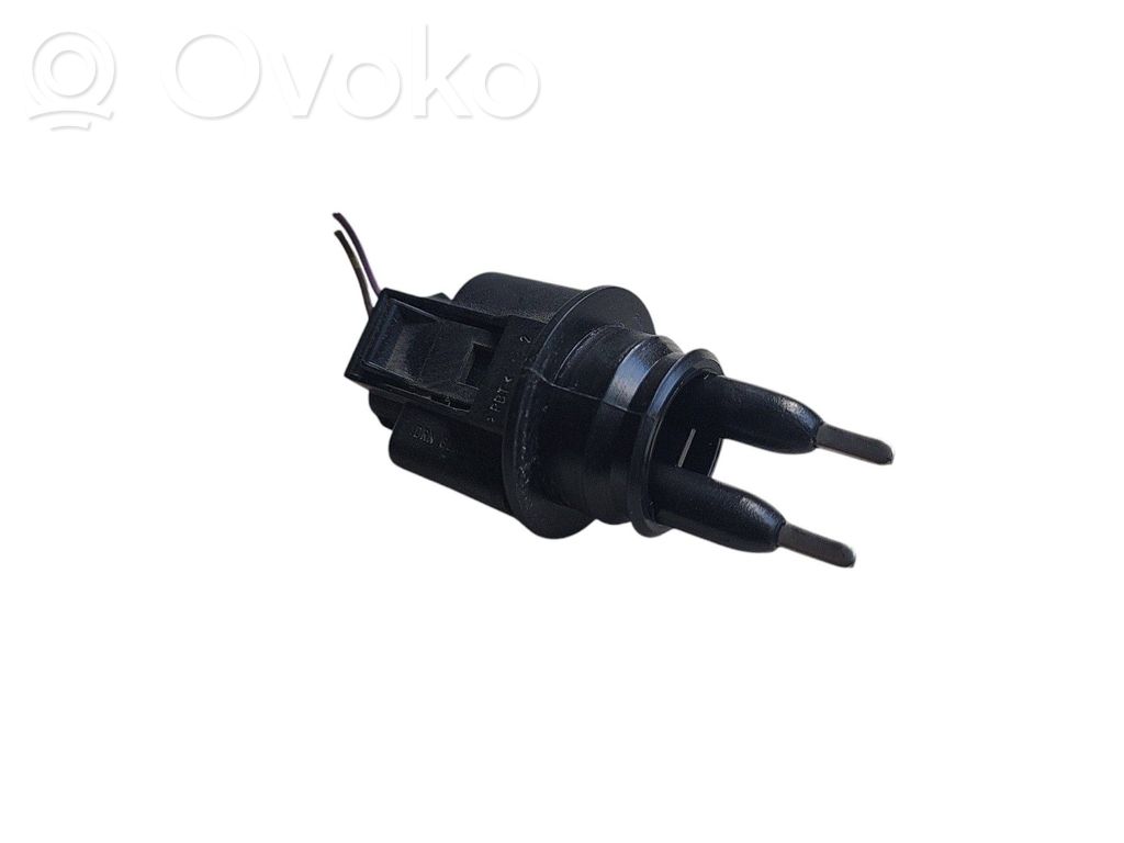 Volkswagen PASSAT B6 Windshield washer fluid level sensor 