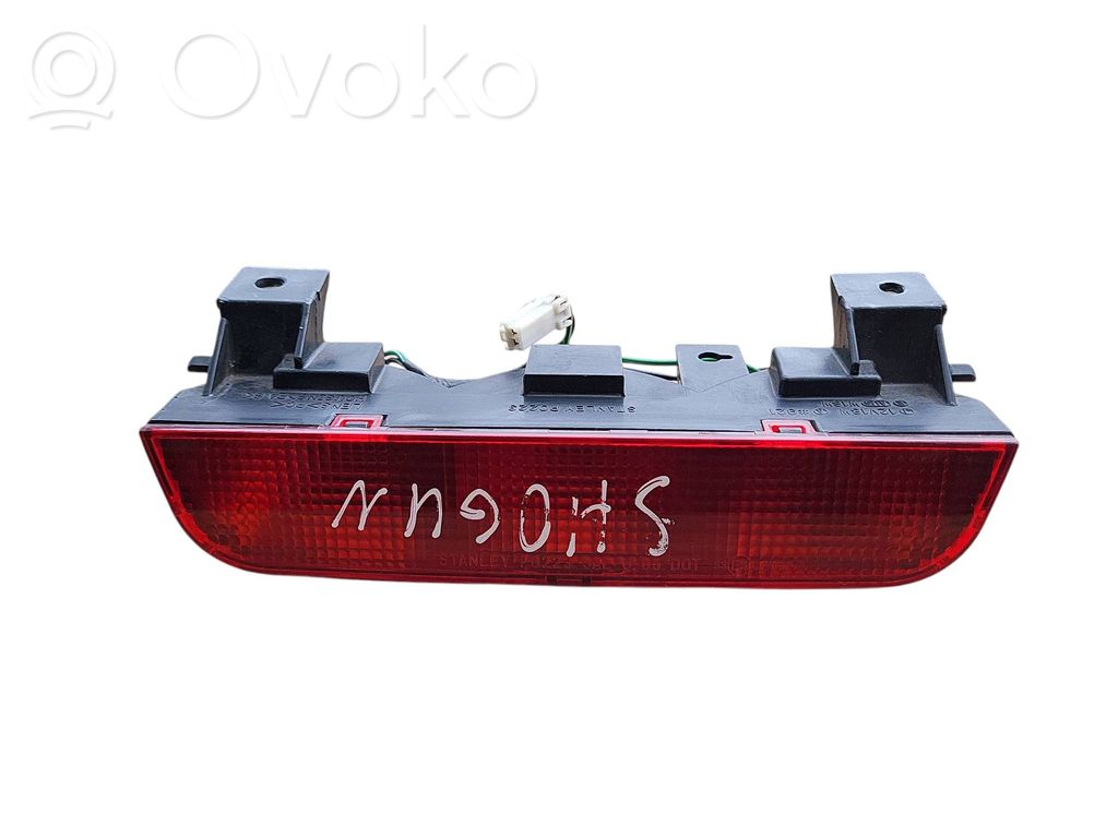 Mitsubishi Pajero Third/center stoplight 