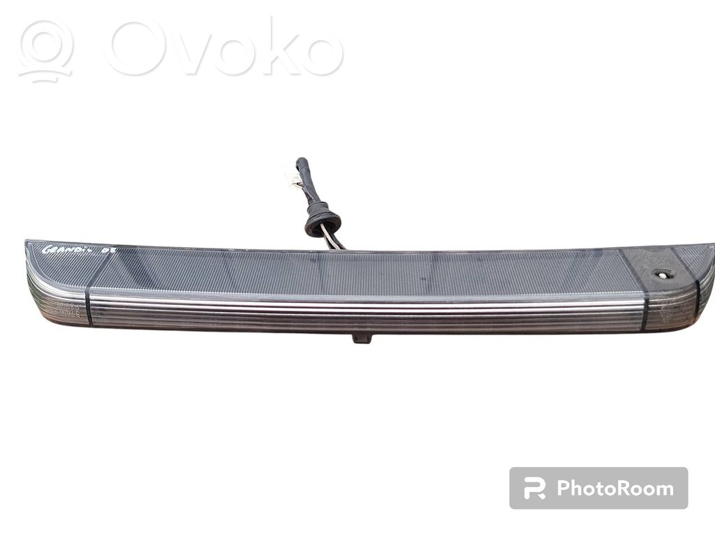Mitsubishi Grandis Third/center stoplight 