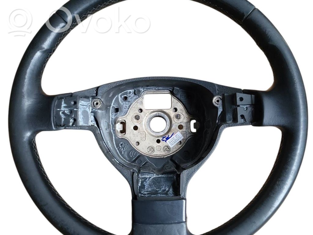 Volkswagen PASSAT B6 Steering wheel 