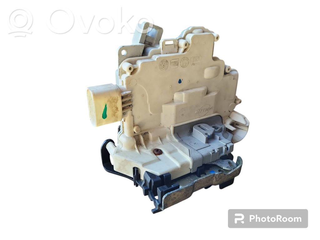Audi A5 8T 8F Front door lock 