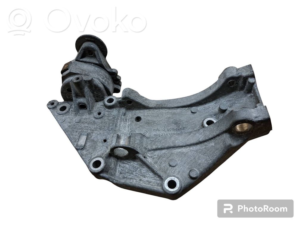 Ford S-MAX Generator/alternator bracket 