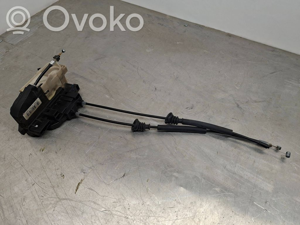 Hyundai i30 Priekšpusē slēdzene 