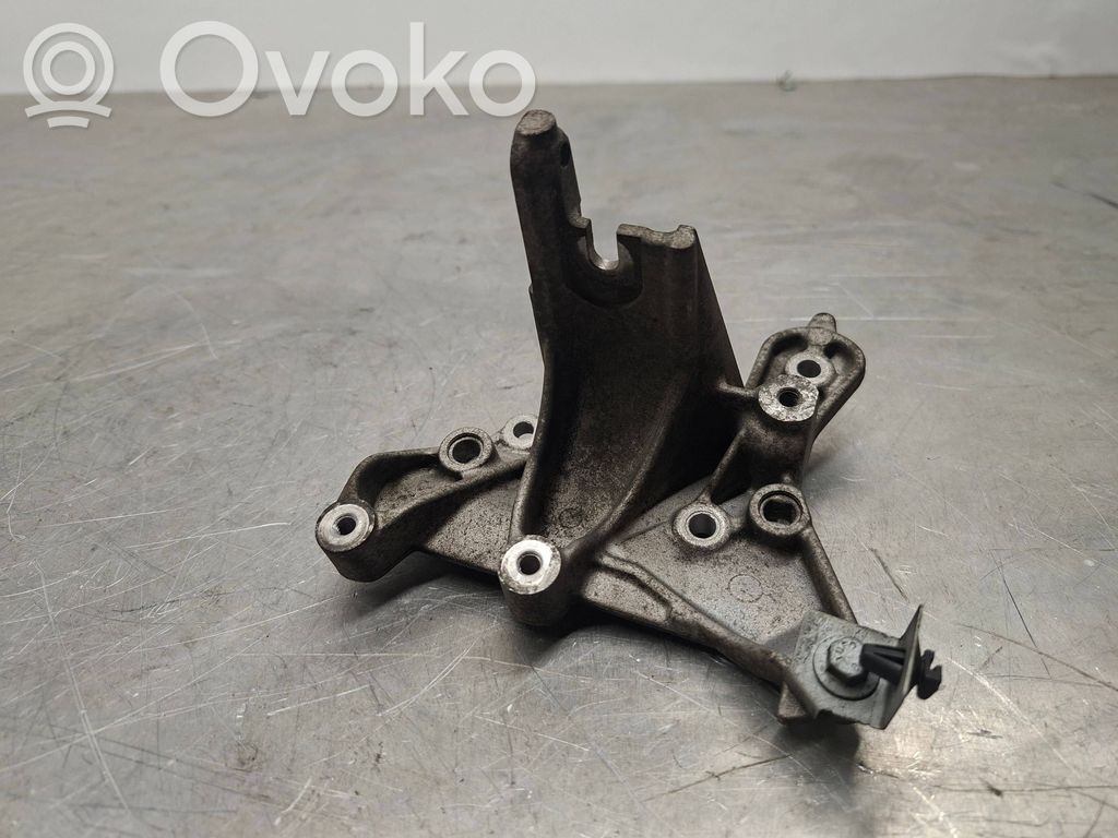 Ford Mondeo MK IV Engine mounting bracket 