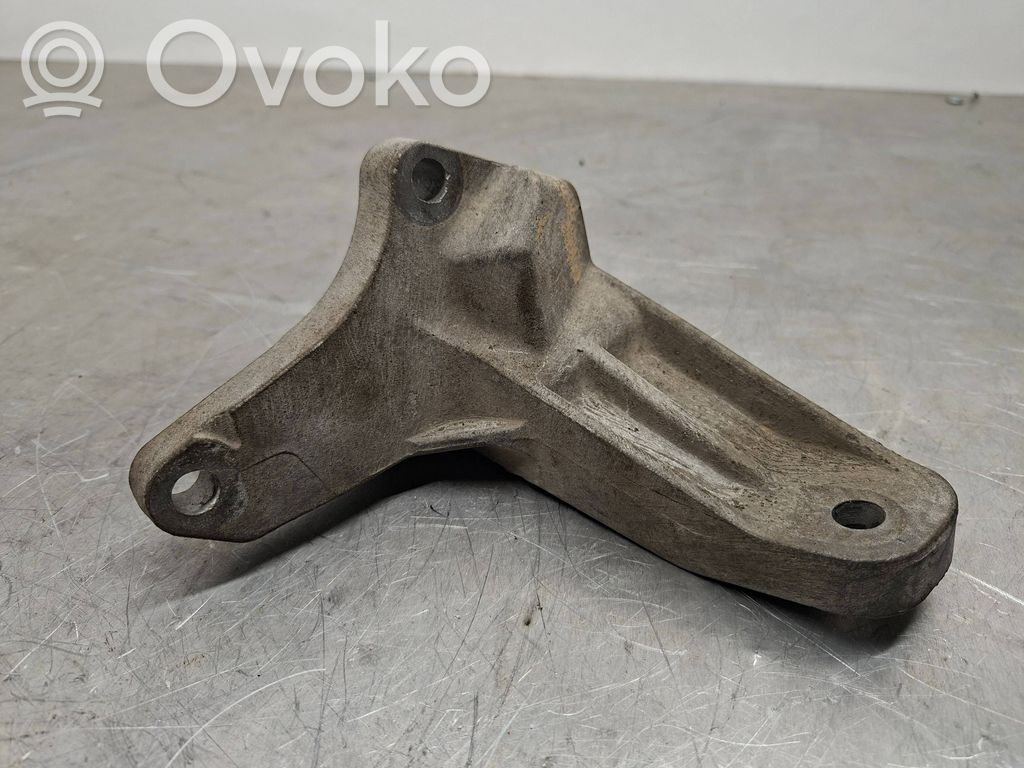 Ford Mondeo MK IV Engine mount bracket 