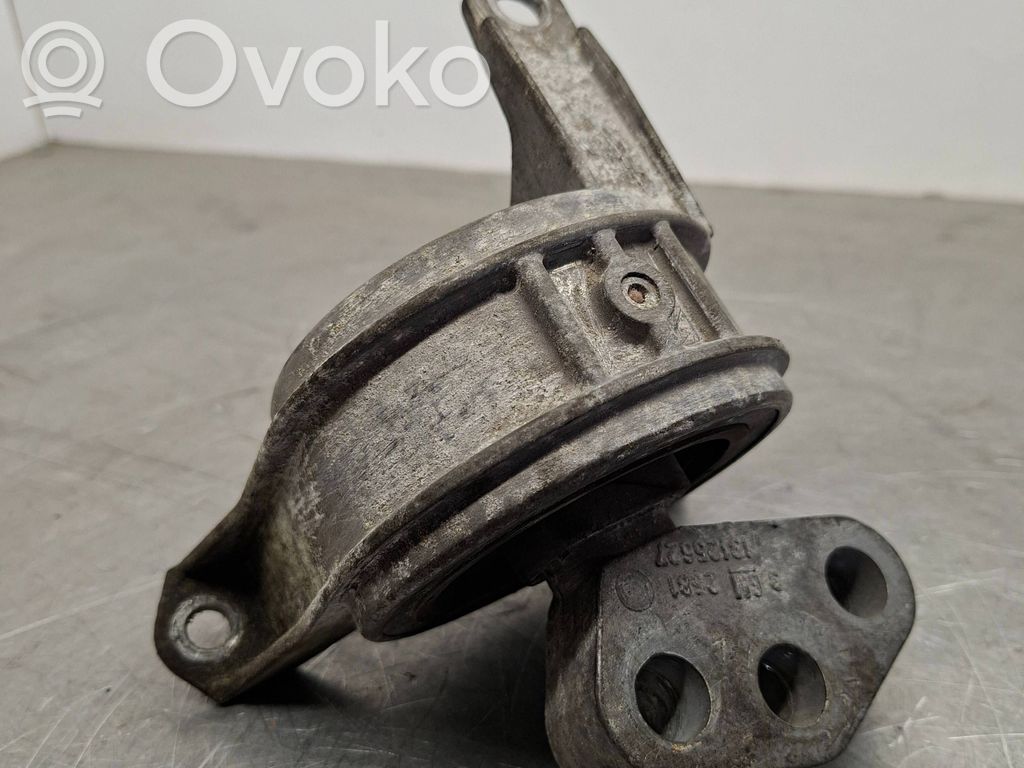 Opel Astra H Engine mount bracket 