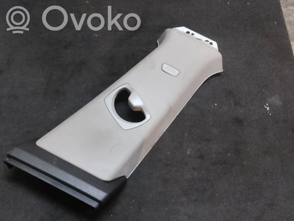 Osłona słupka szyby przedniej / A   51437276822,7276822