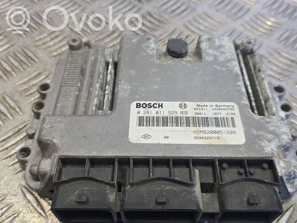 Opel Vivaro Engine control unit/module 