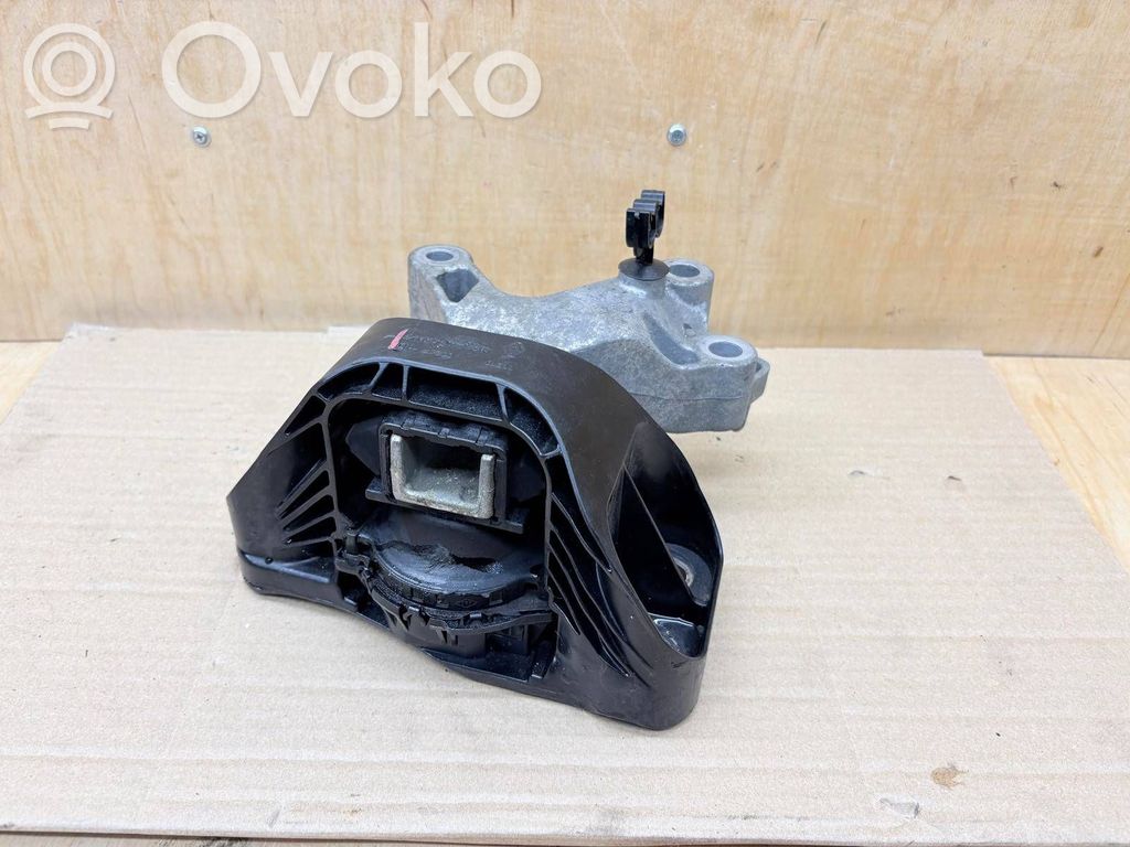 Renault Captur Engine mount bracket 