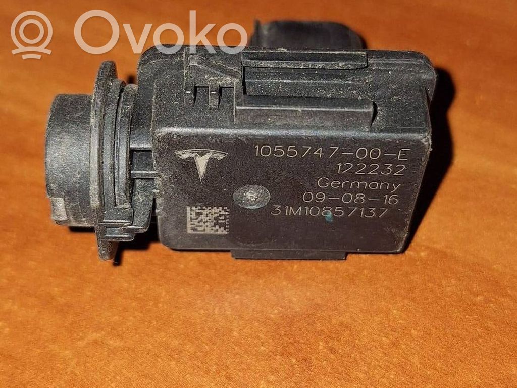 Tesla Model S Kitas daviklis 