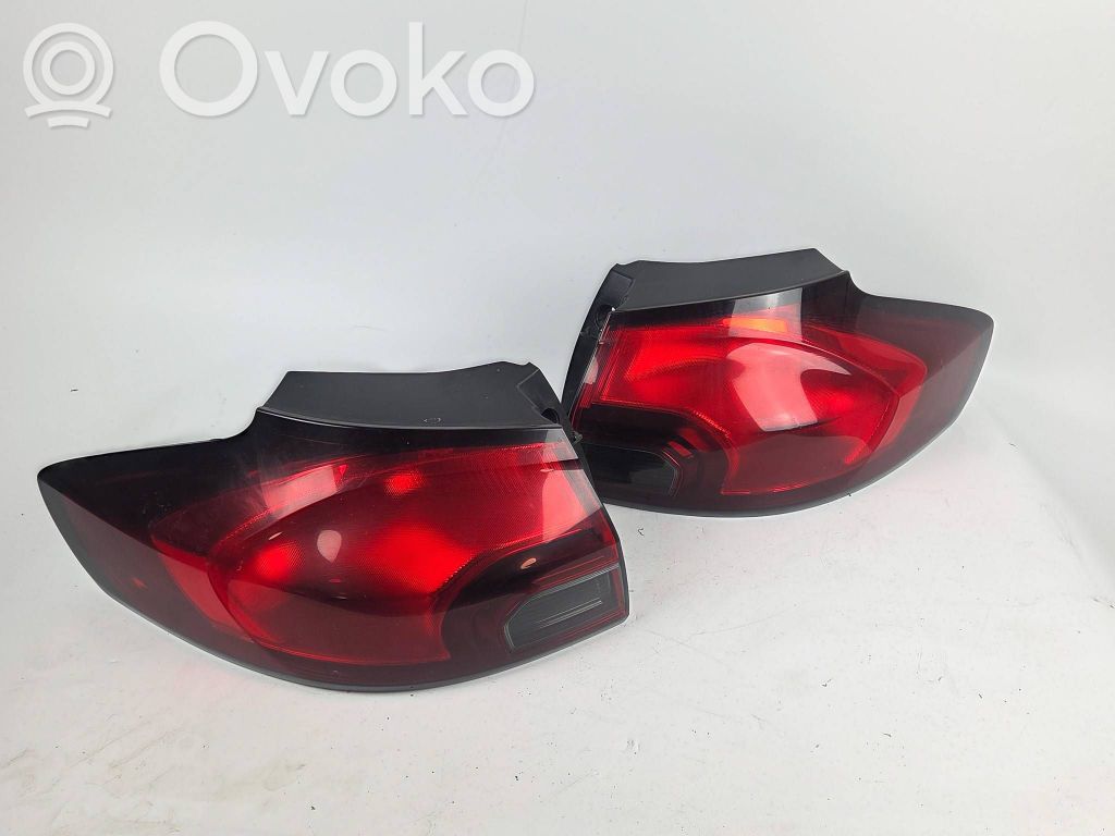 Opel Zafira C Lampy tylnej klapy bagażnika 