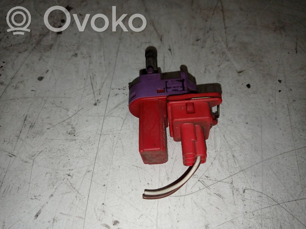 Sensor del pedal de embrague   98AB7C534AA,1066389,5532205,95BB7C534AC,C2S3683