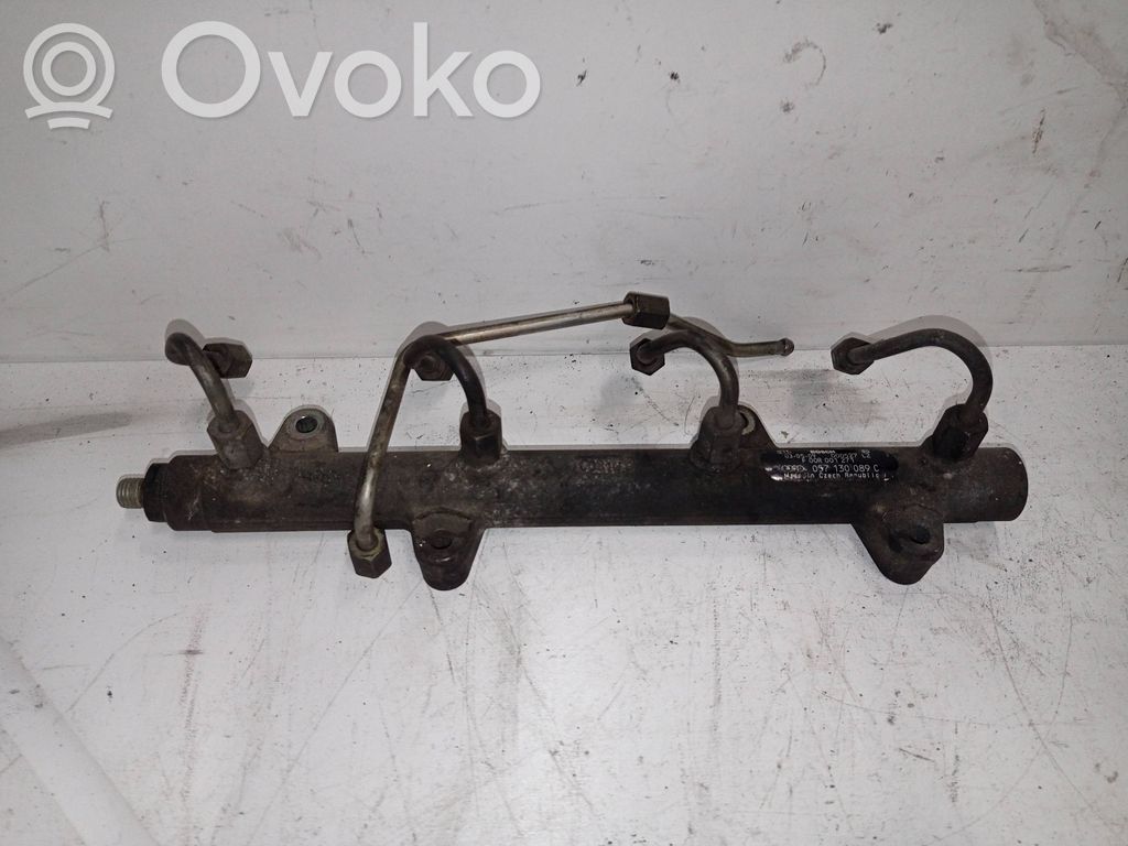 Audi A8 S8 D3 4E Listwa wtryskowa 