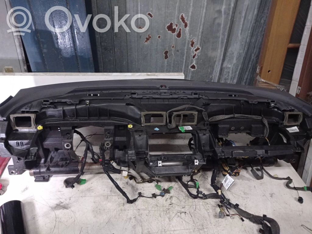 Volvo V50 Panelis 