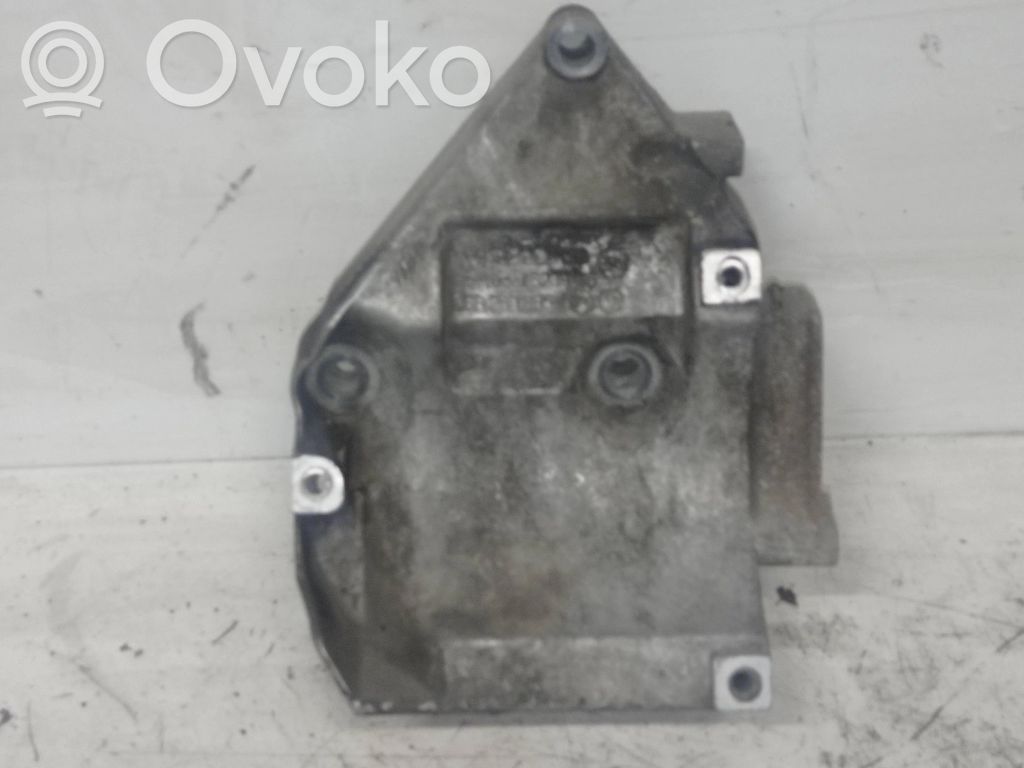 Audi A4 S4 B5 8D Halterung Klimakompressor 