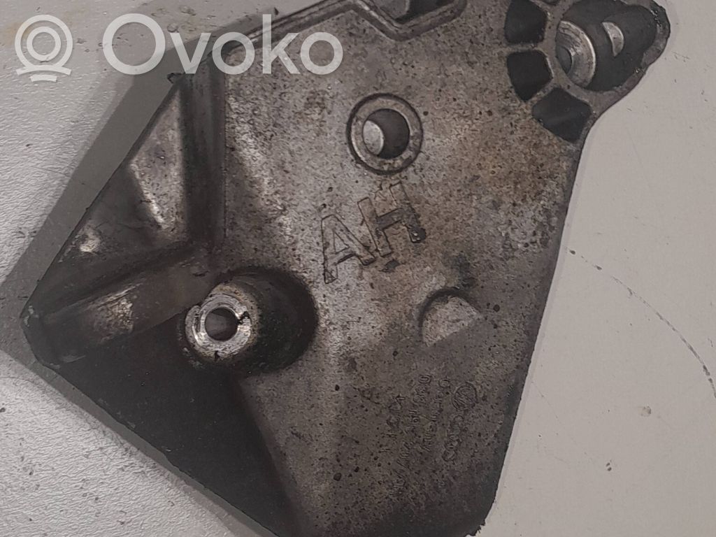 Volkswagen Golf IV Engine mounting bracket 