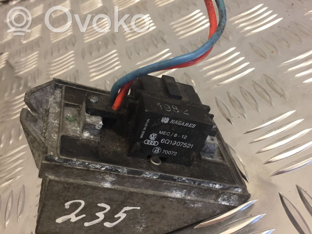Audi A2 Pečiuko ventiliatoriaus reostatas (reustatas) 