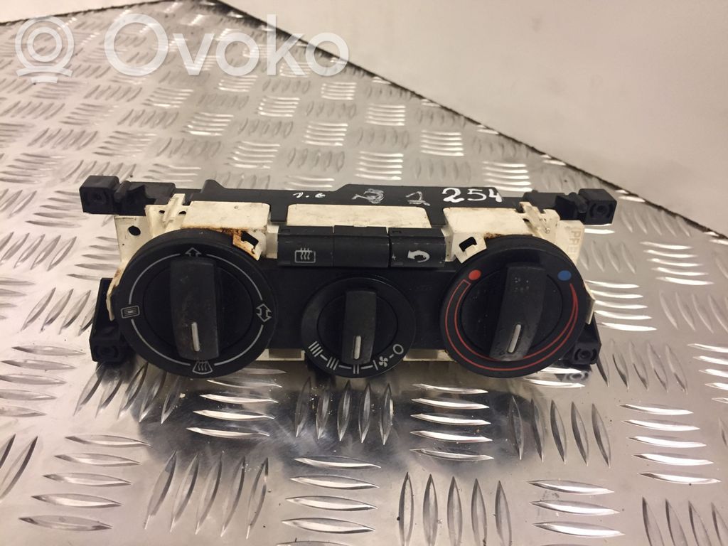 Audi A2 Climate control unit 