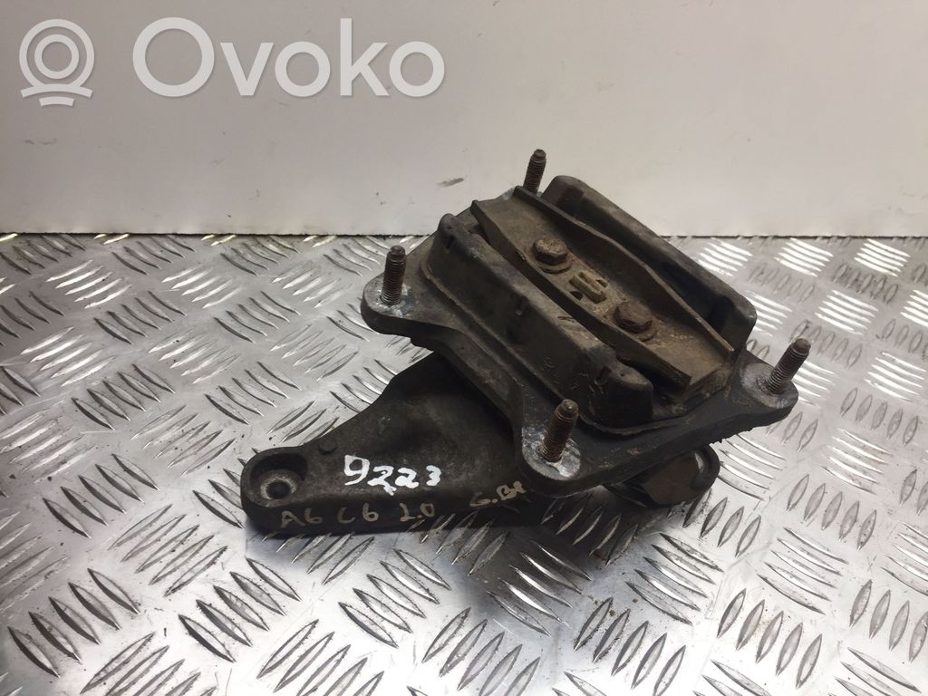 Audi A6 S6 C6 4F Pavarų dėžės tvirtinimo kronšteinas 