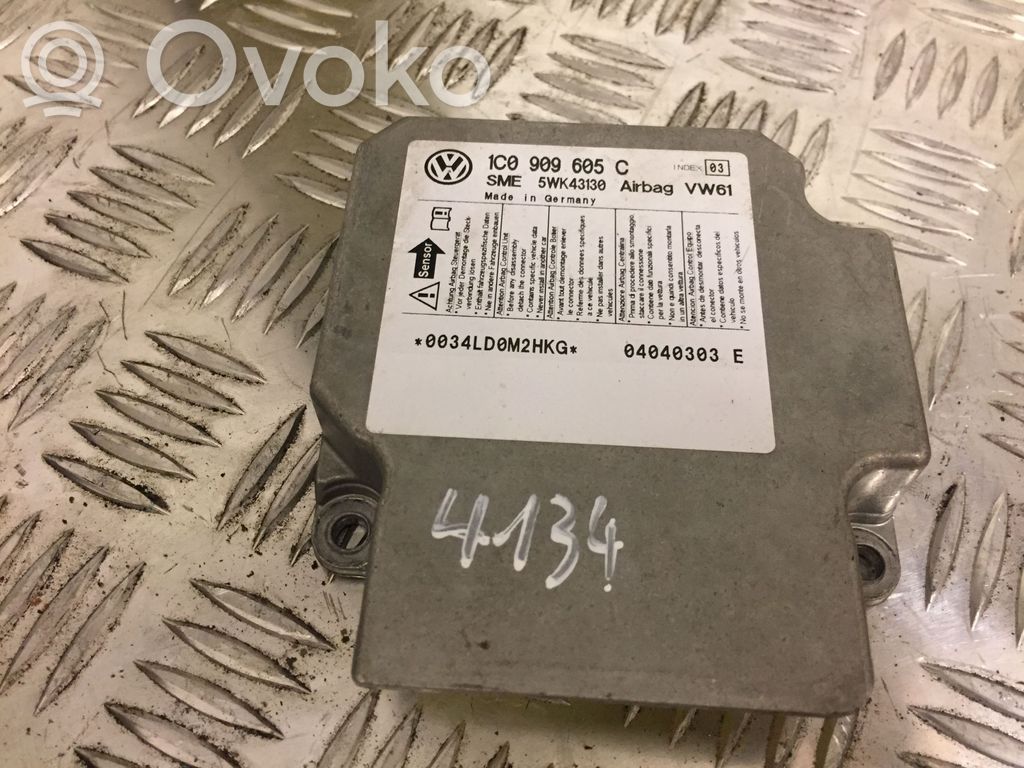 Volkswagen PASSAT B5.5 Oro pagalvių valdymo blokas 