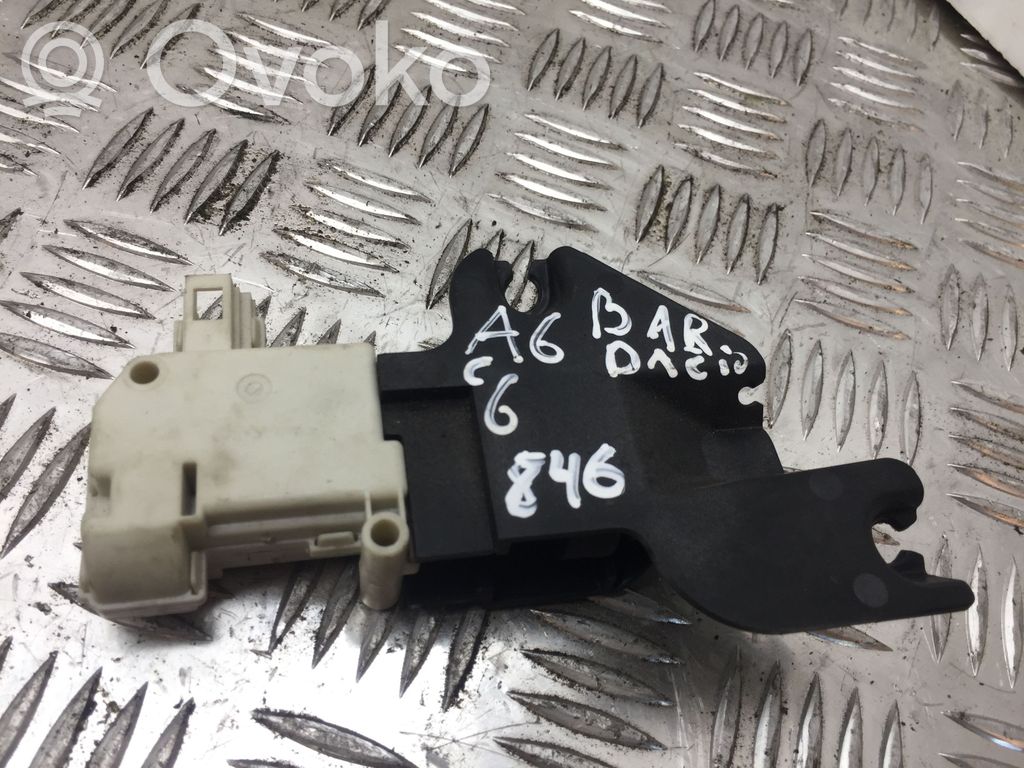 Audi A6 S6 C6 4F Degalų bako dangtelio spynos varikliukas 