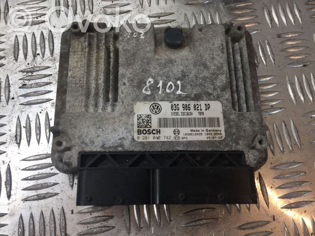 Volkswagen PASSAT B6 Variklio valdymo blokas 
